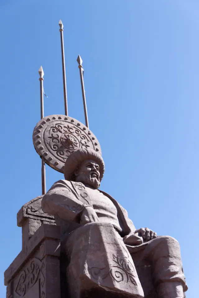 Statue, Bishkek: digital photograph by Ben Enbom, Kyrgyzstan