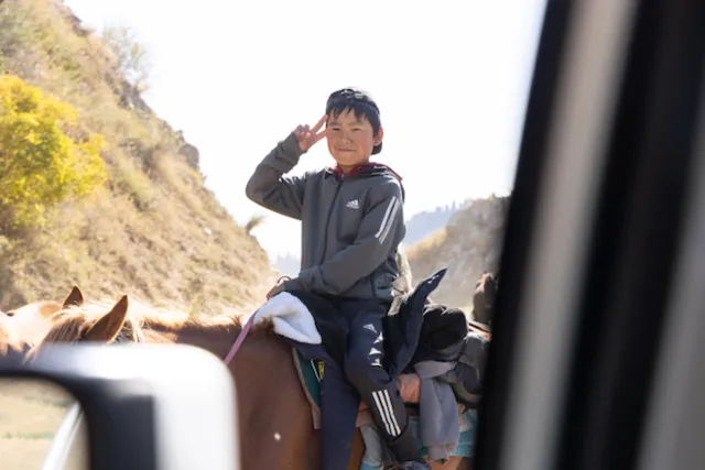Peace sign from a horse: digital photograph by Ben Enbom, Kyrgyzstan