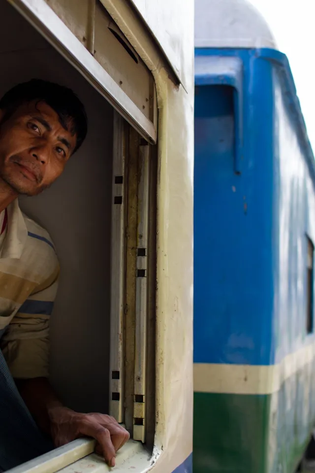 Leaning out: digital photograph by Ben Enbom, Myanmar